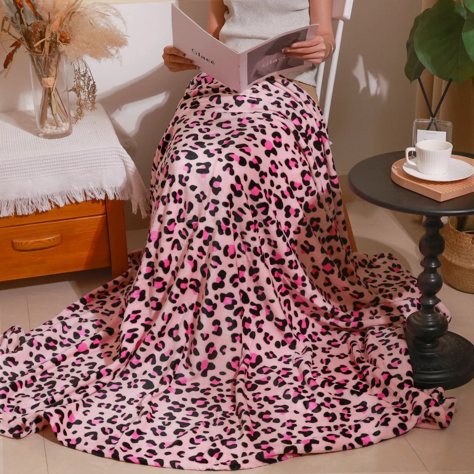 Flannel Fleece Throw Blanket, Lightweight Cozy Pink Leopard Blanket Adult, Cheetah Print Blanket Pink, 60X70 Inch